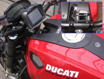 Klick für Originalgröße :DUCATI-Monster-1100S_Navihalterrung_TomTom-Rider-1_Huber.jpg